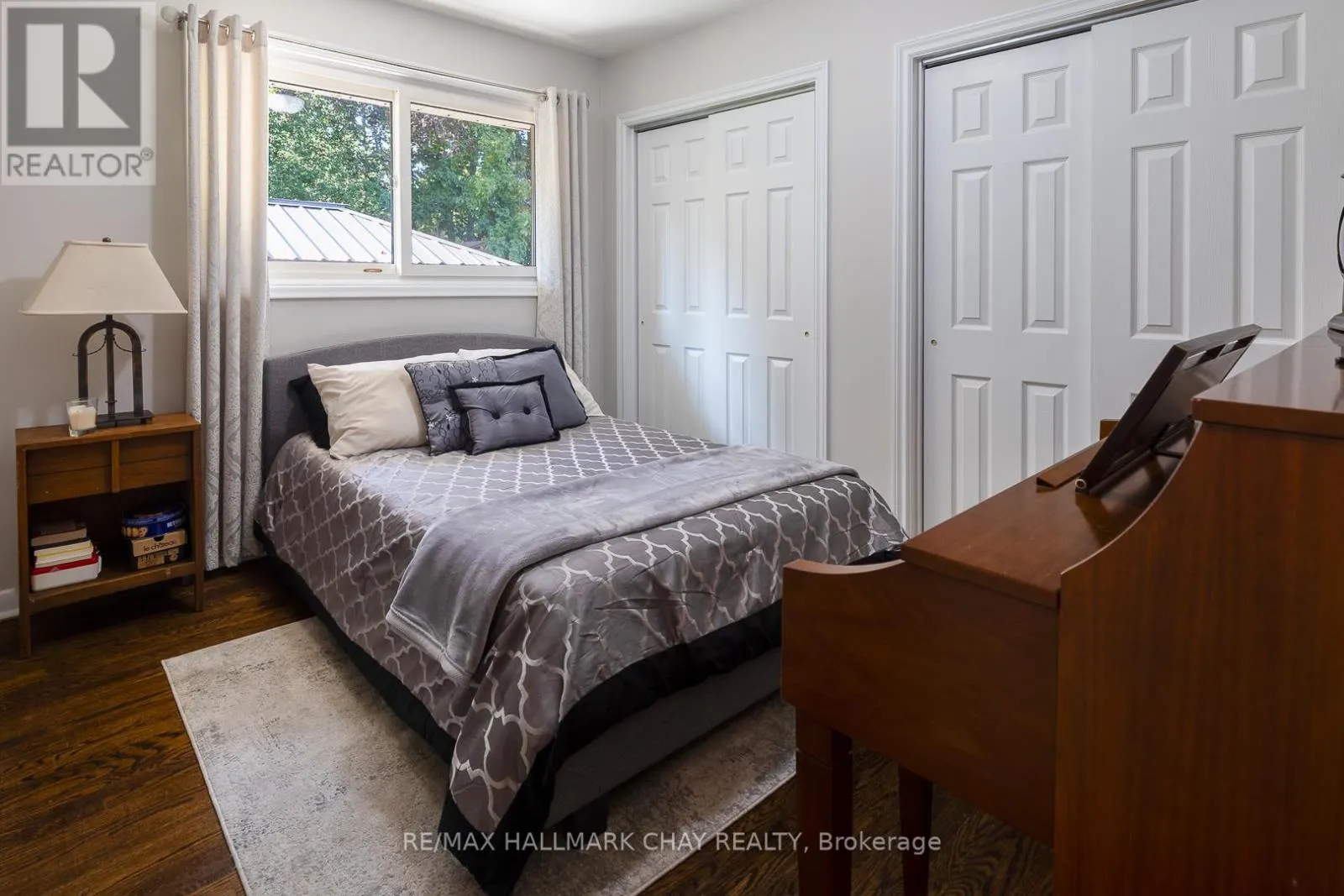 10 OTTAWAY AVENUE