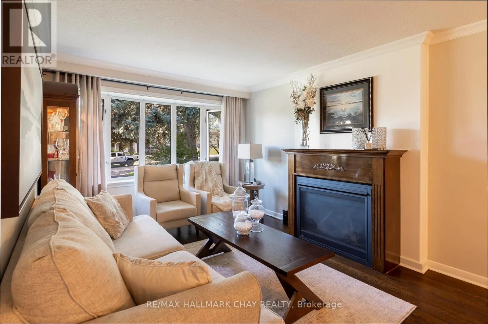 10 OTTAWAY AVENUE