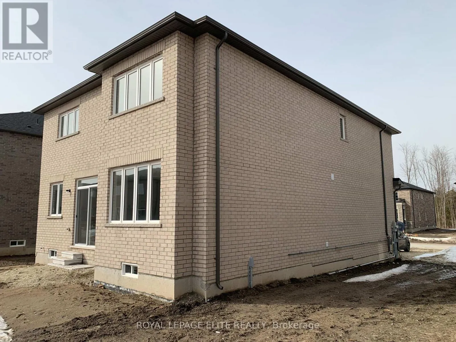 23 AMBER DRIVE