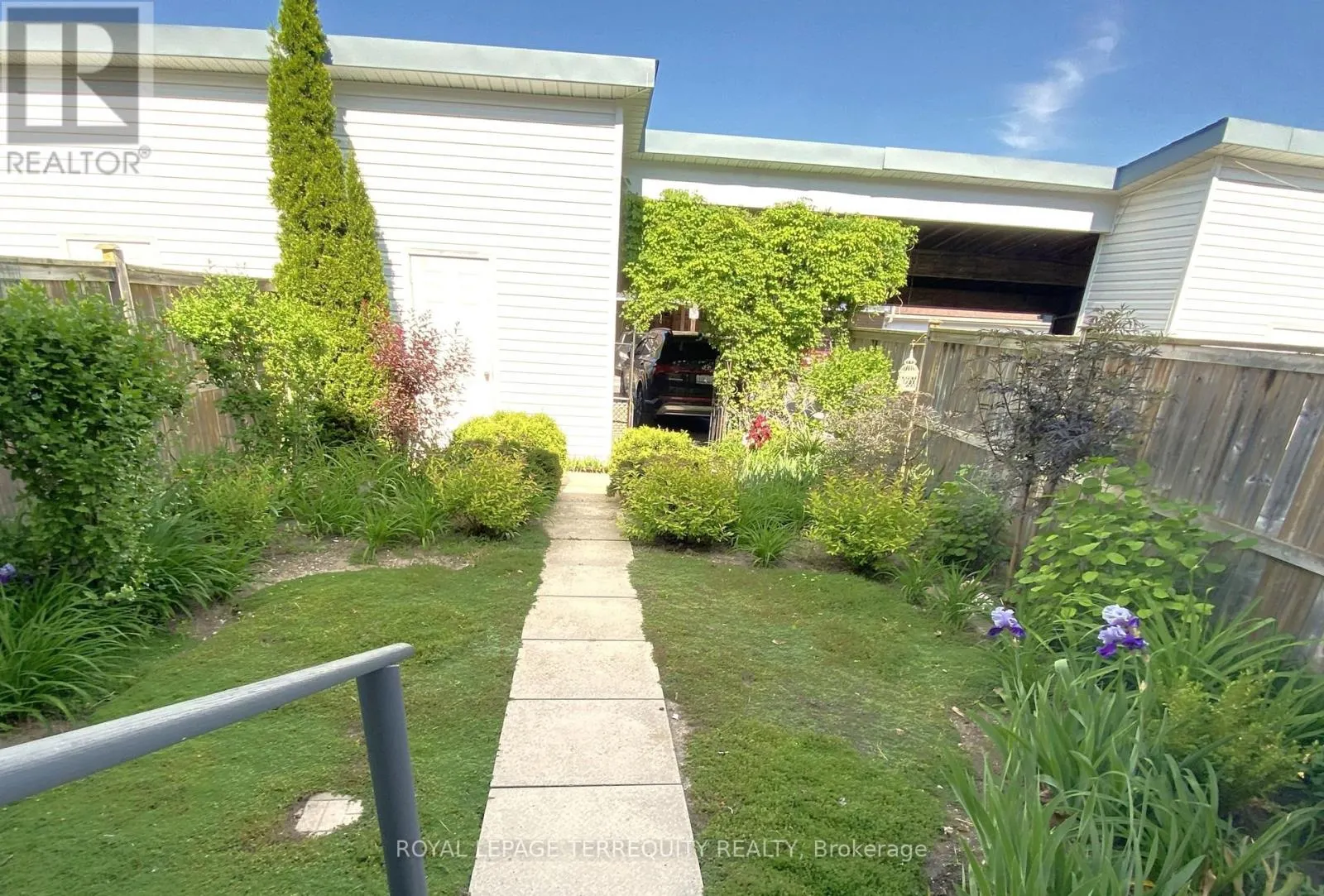 5 SILVER MAPLE CRESCENT
