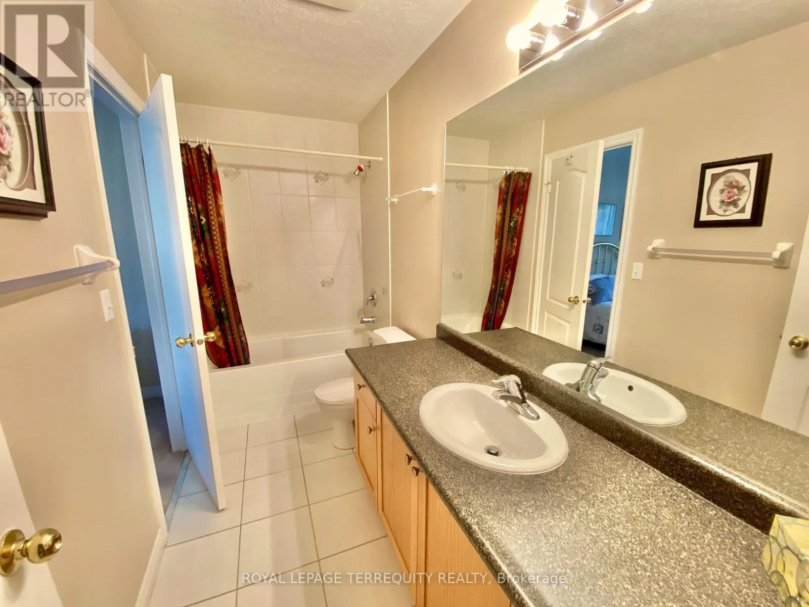 5 SILVER MAPLE CRESCENT