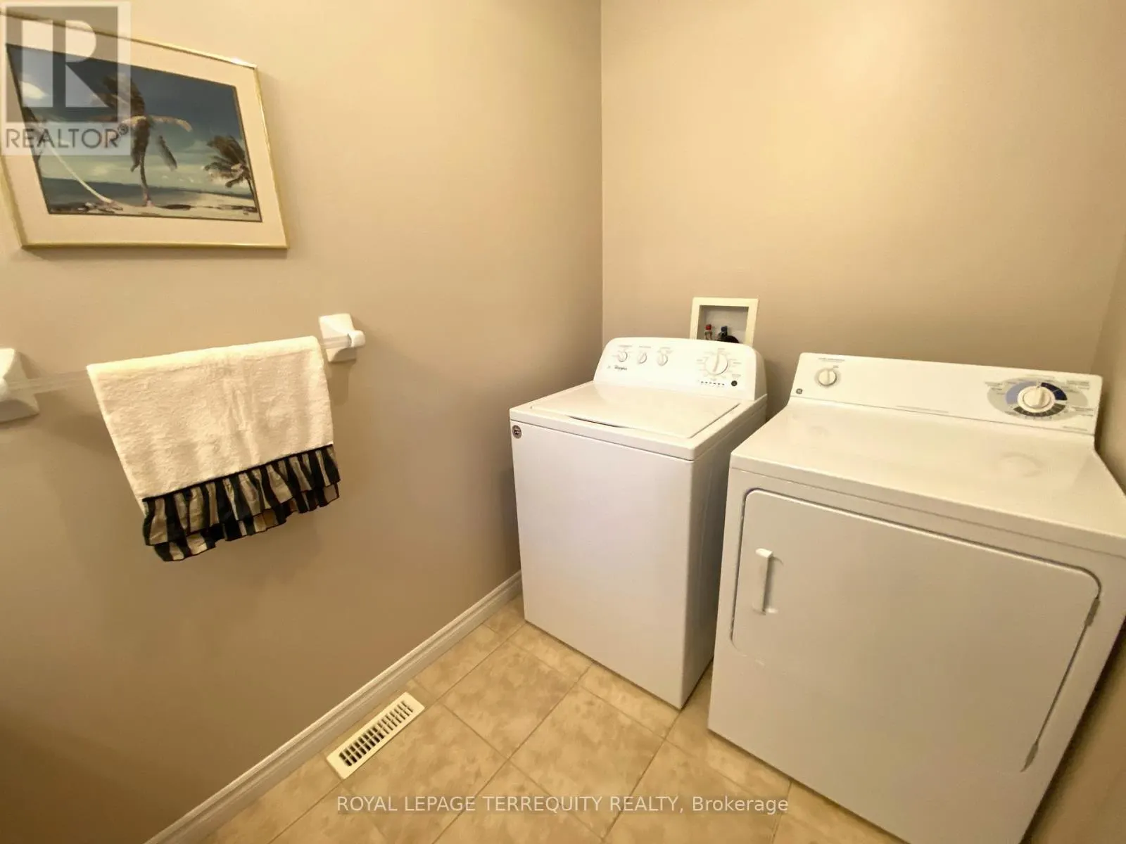 5 SILVER MAPLE CRESCENT