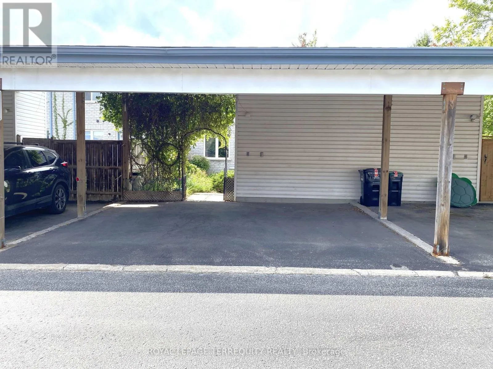 5 SILVER MAPLE CRESCENT