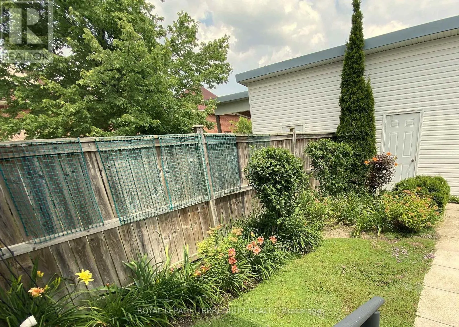 5 SILVER MAPLE CRESCENT