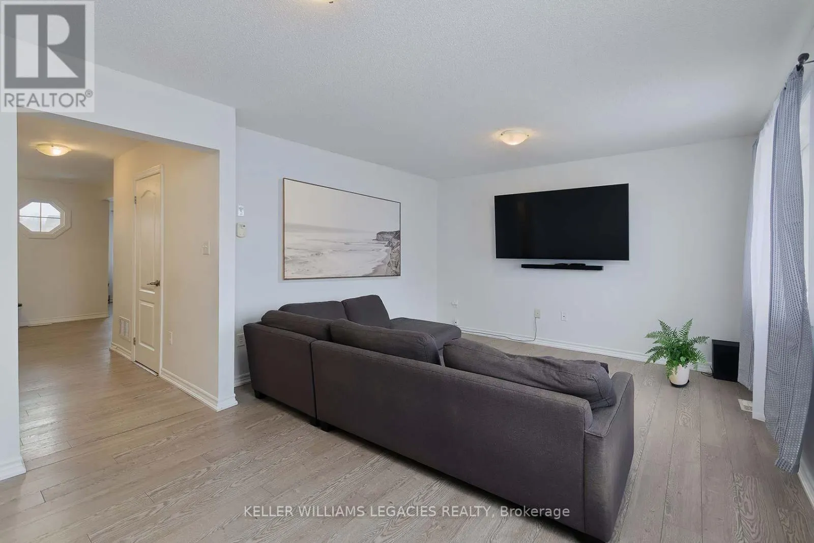7 - 57 FERNDALE DRIVE S