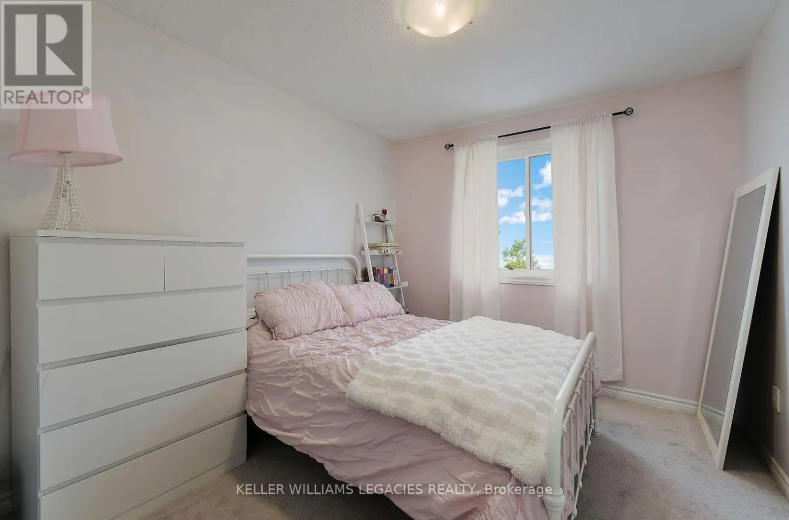 7 - 57 FERNDALE DRIVE S