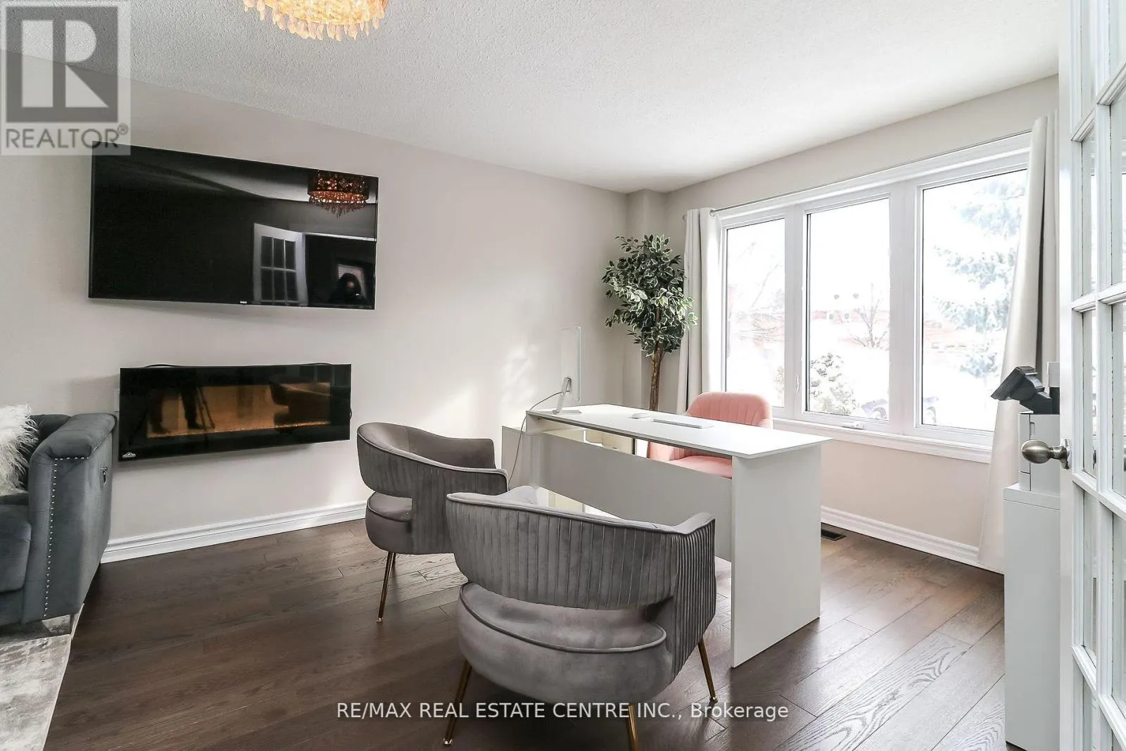 22 MEADOWLARK ROAD