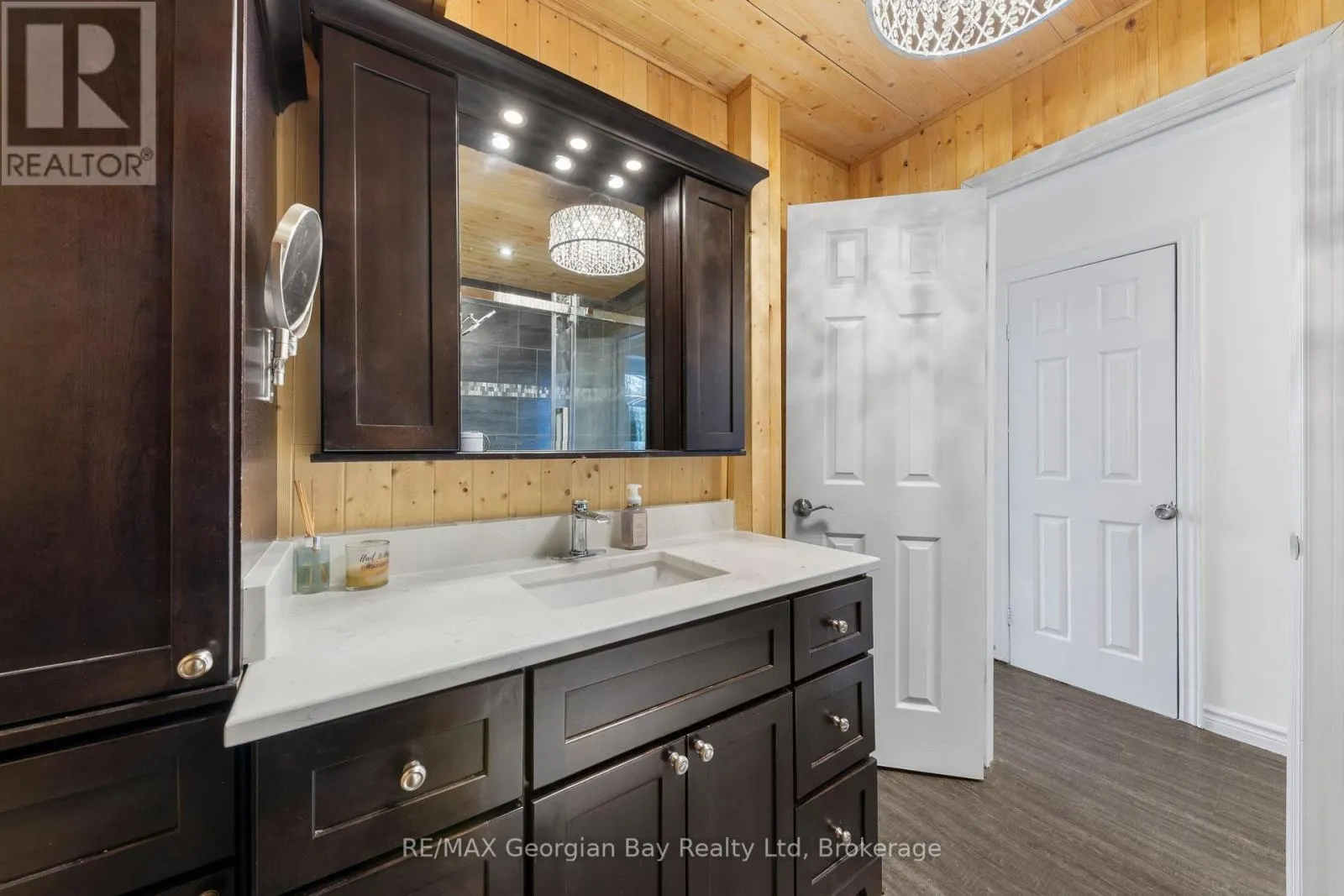 1745 TWIN OAKS CRESCENT
