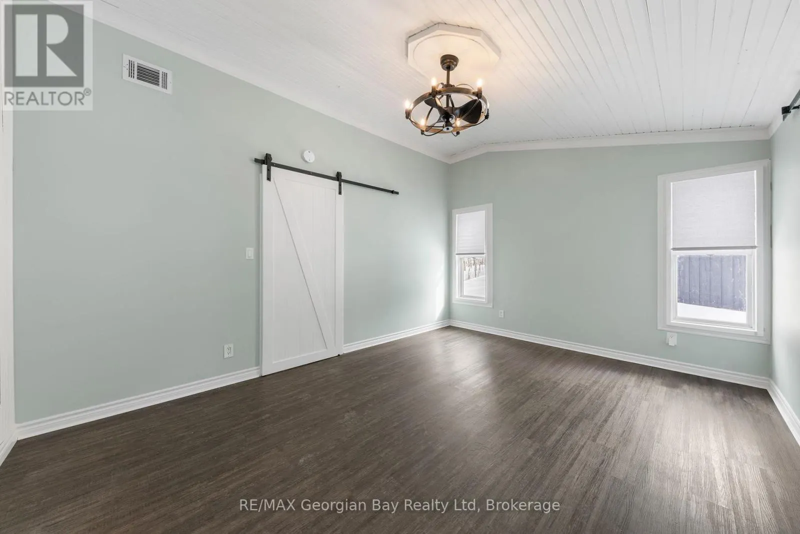 1745 TWIN OAKS CRESCENT