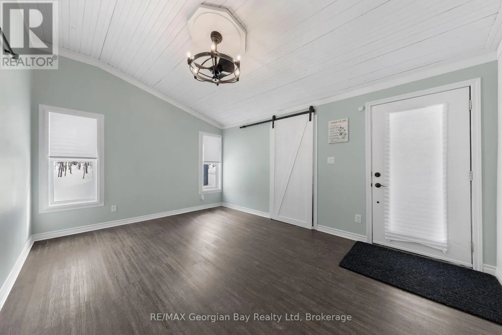 1745 TWIN OAKS CRESCENT