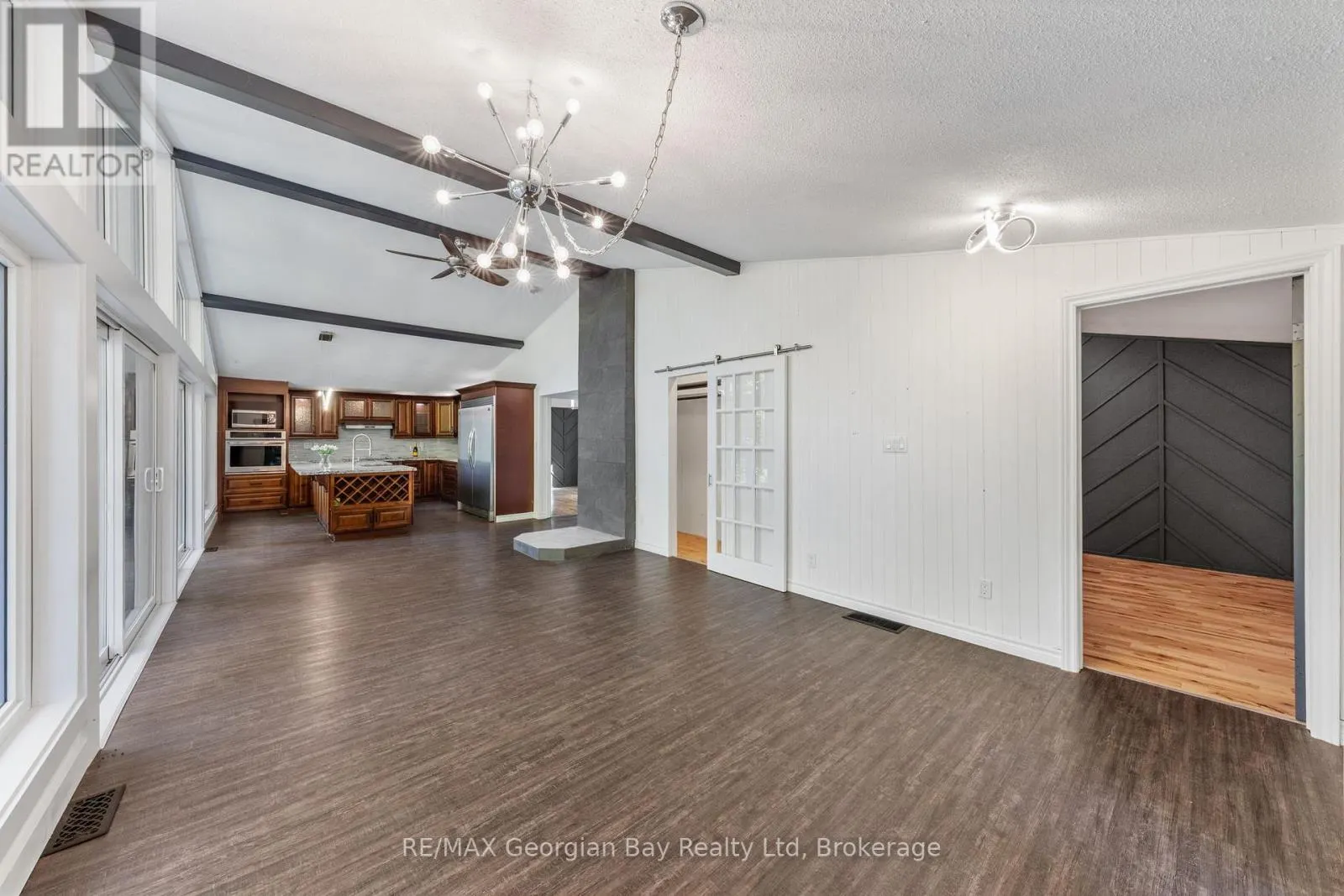 1745 TWIN OAKS CRESCENT