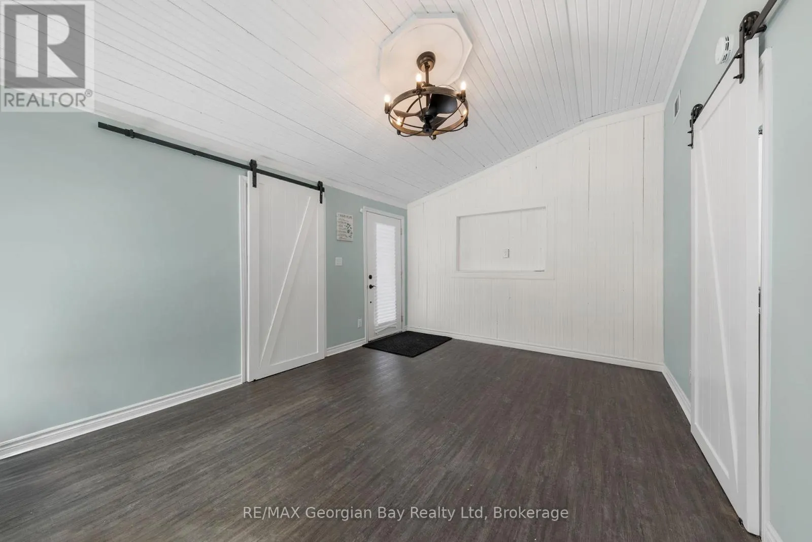 1745 TWIN OAKS CRESCENT