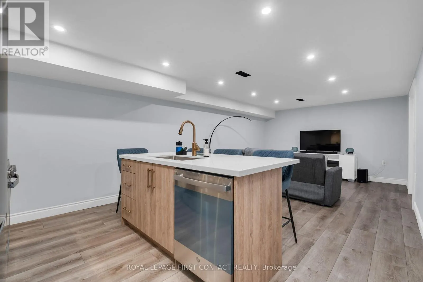 26 OTTAWAY AVENUE