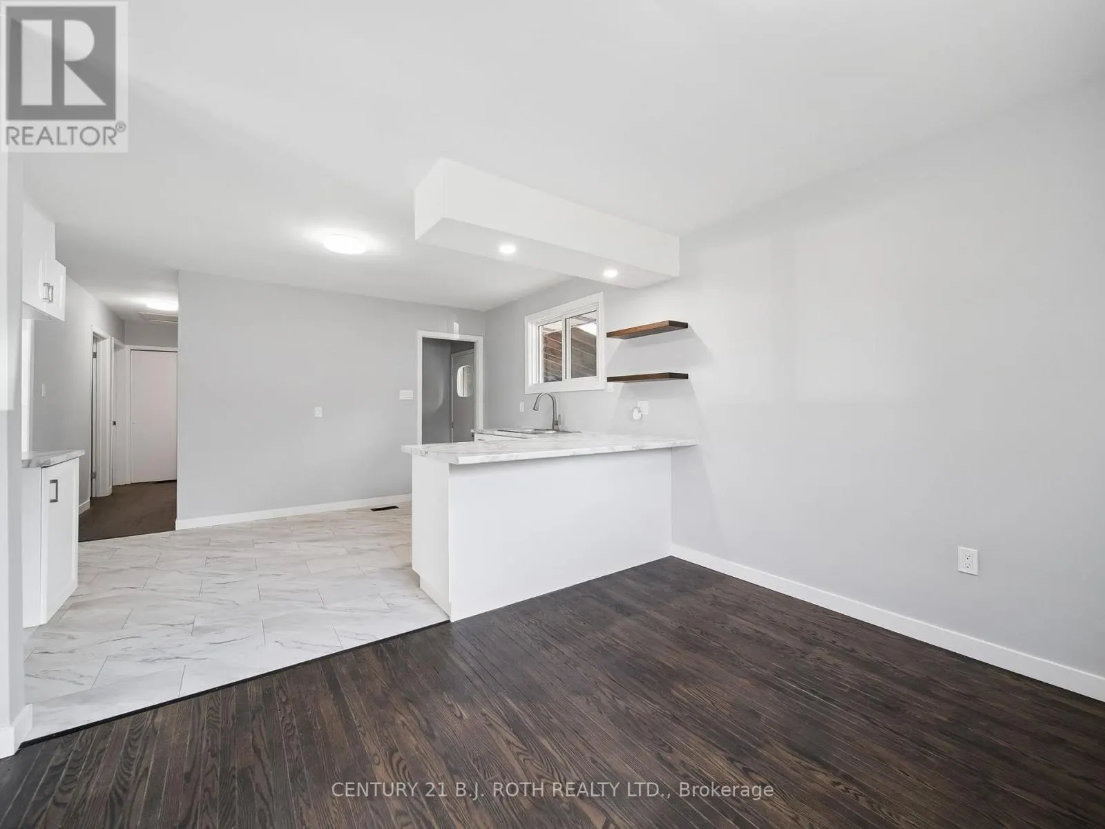 138 SIMCOE STREET