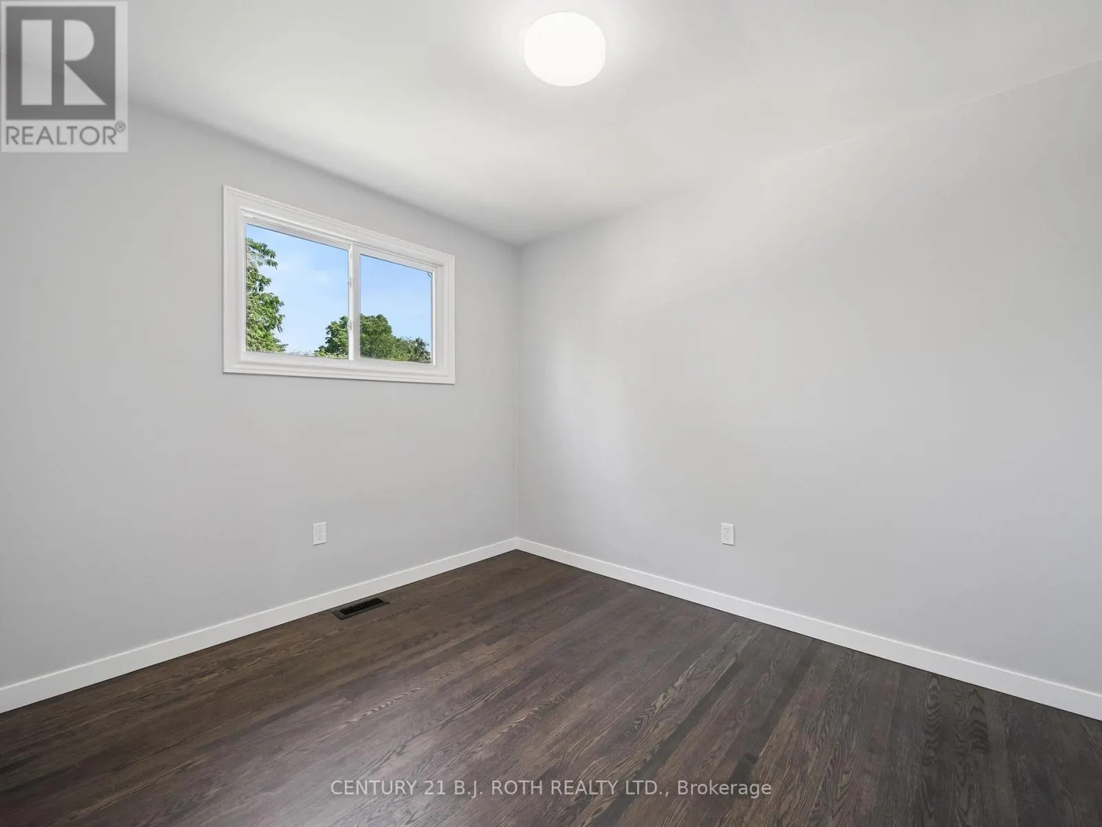 138 SIMCOE STREET