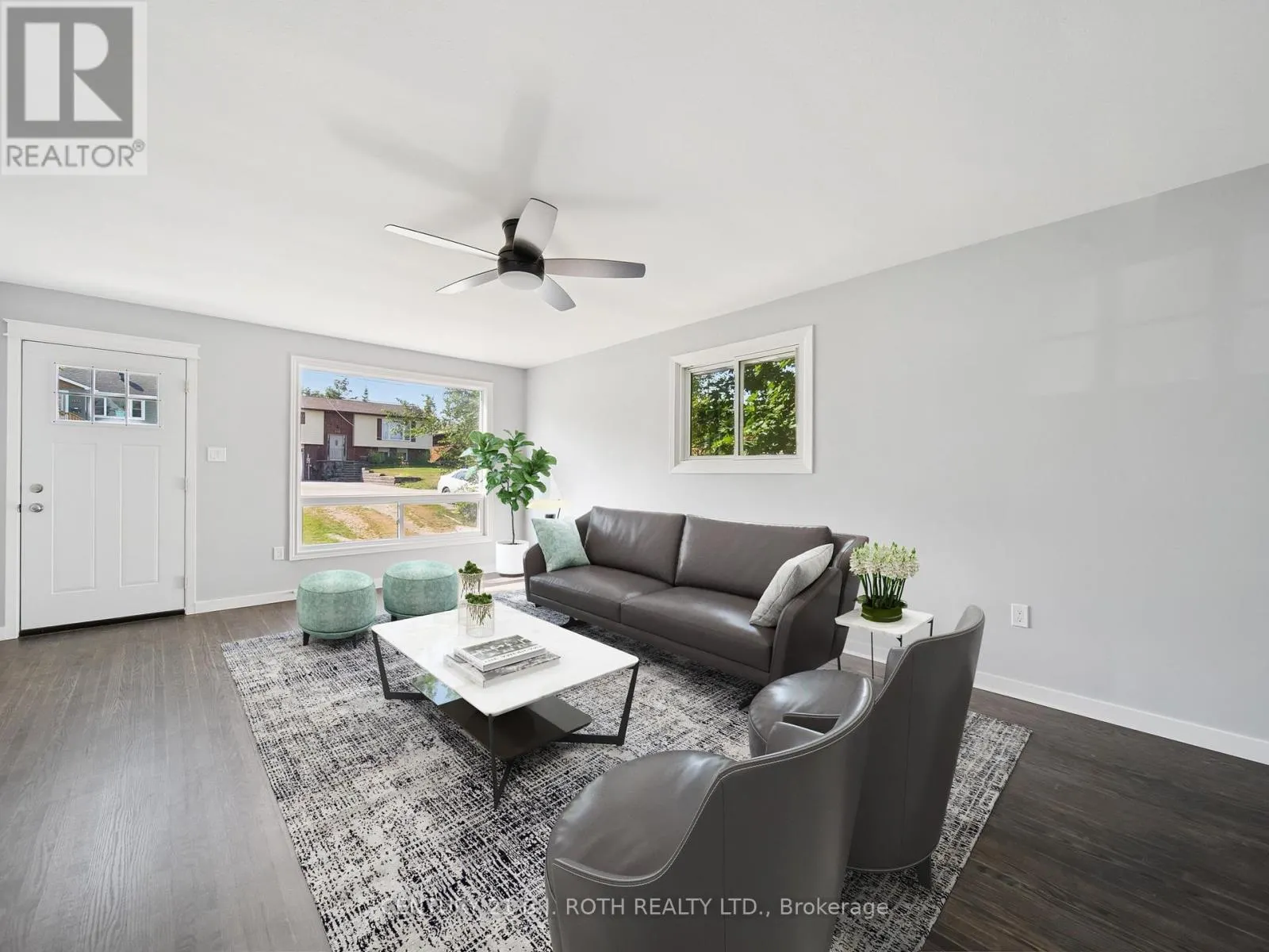 138 SIMCOE STREET