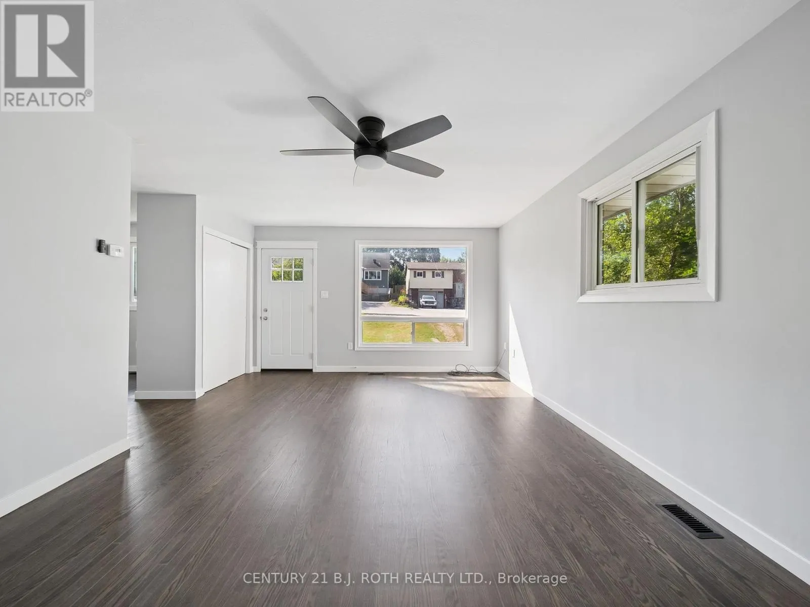 138 SIMCOE STREET