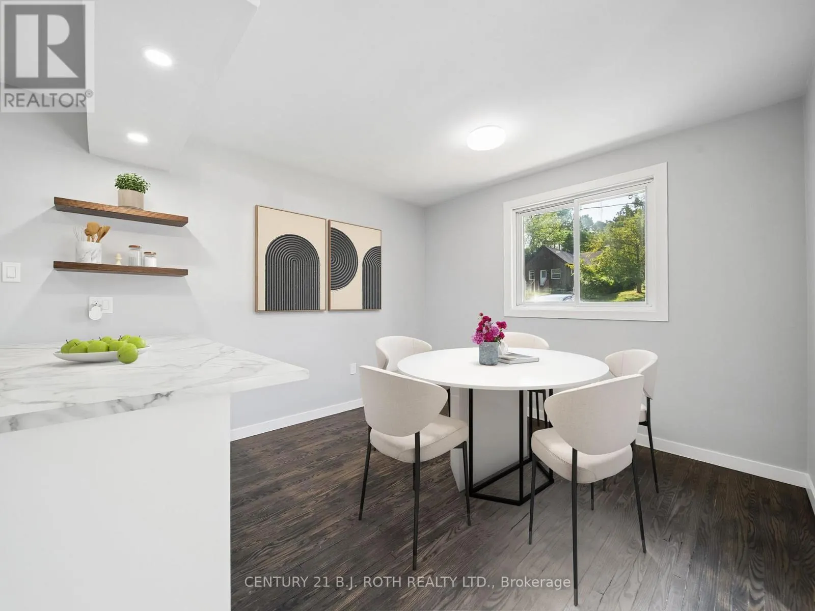 138 SIMCOE STREET