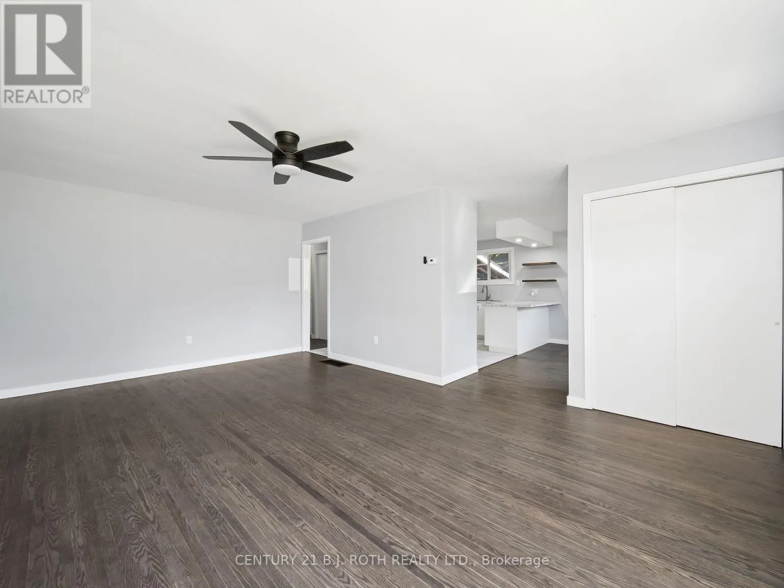138 SIMCOE STREET
