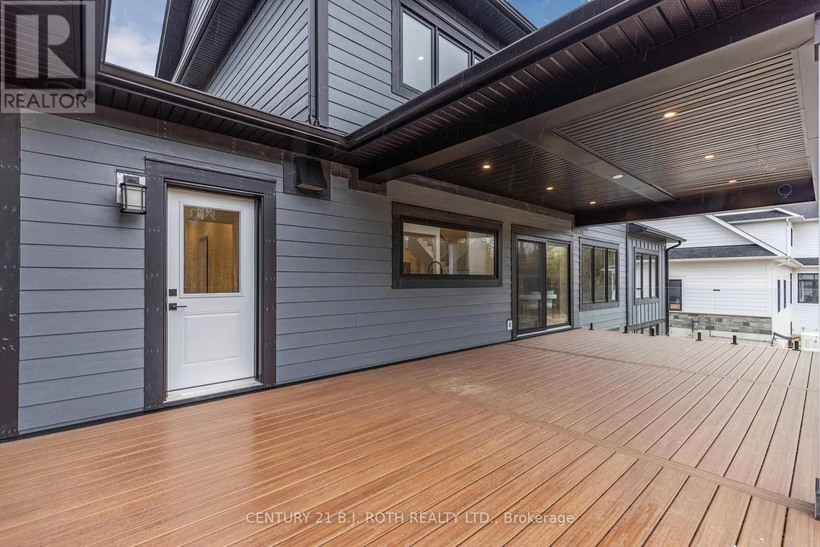 8 CLYDESDALE COURT
