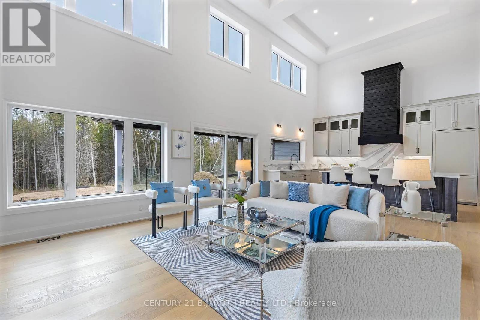 8 CLYDESDALE COURT