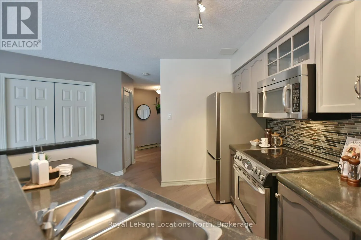 153 - 30 RAMBLINGS WAY, #153