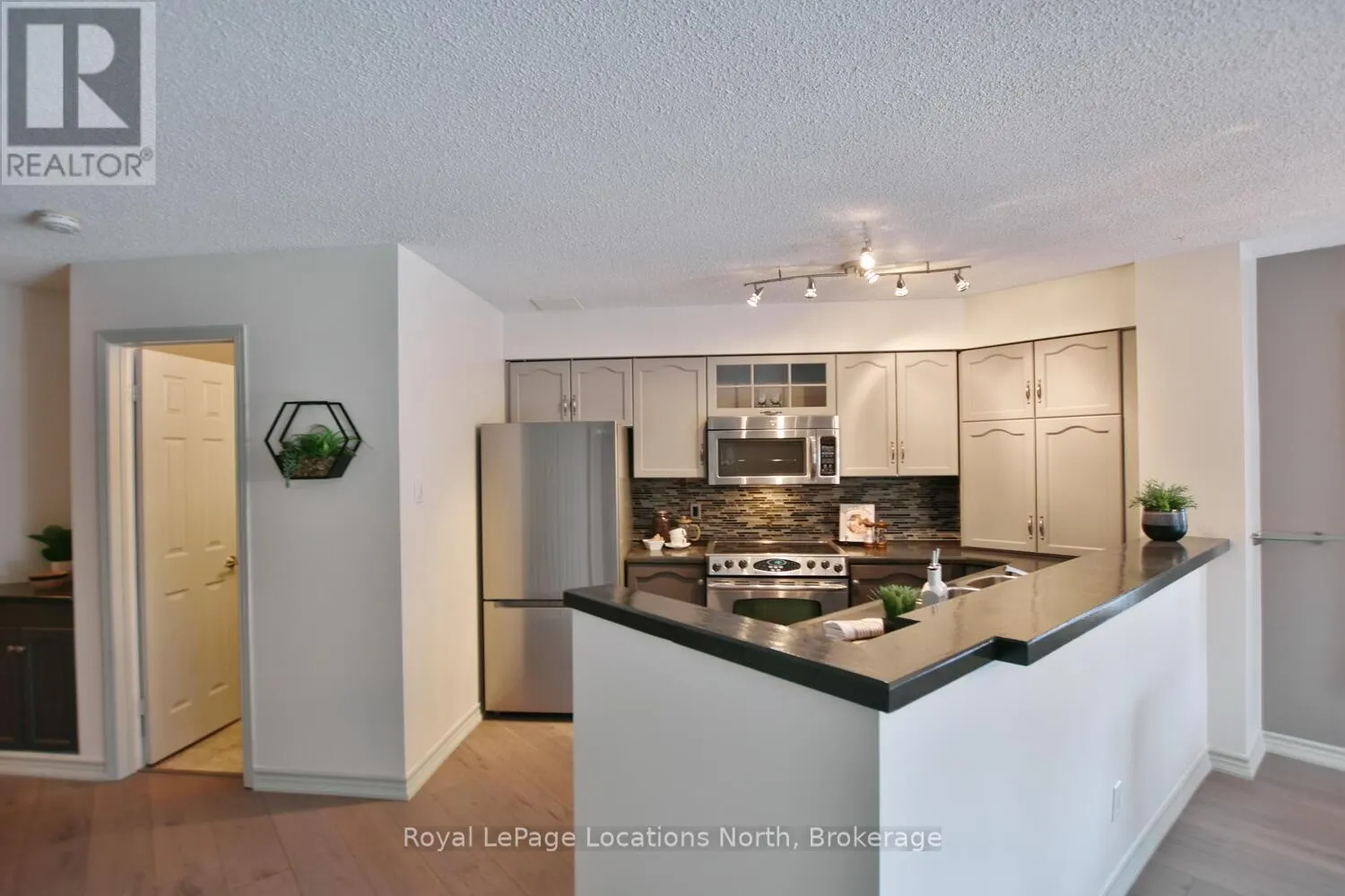 153 - 30 RAMBLINGS WAY, #153