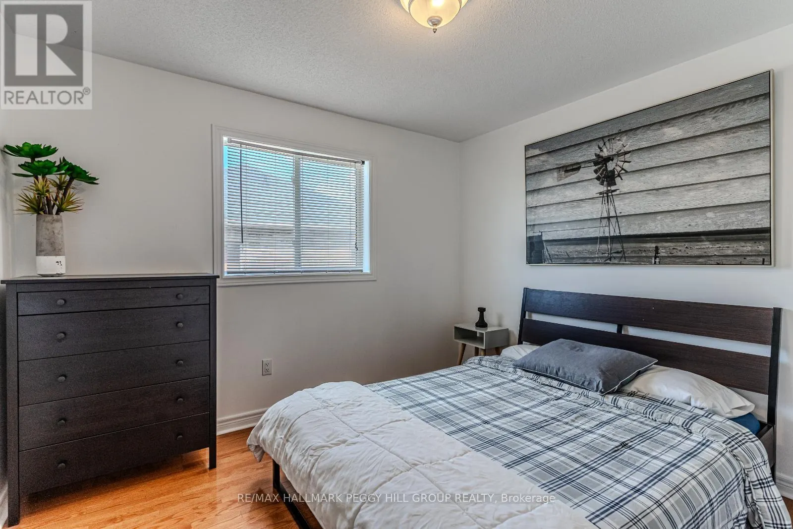 64 LAKE CRESCENT