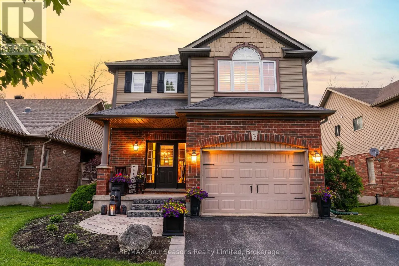 37 CHAMBERLAIN CRESCENT