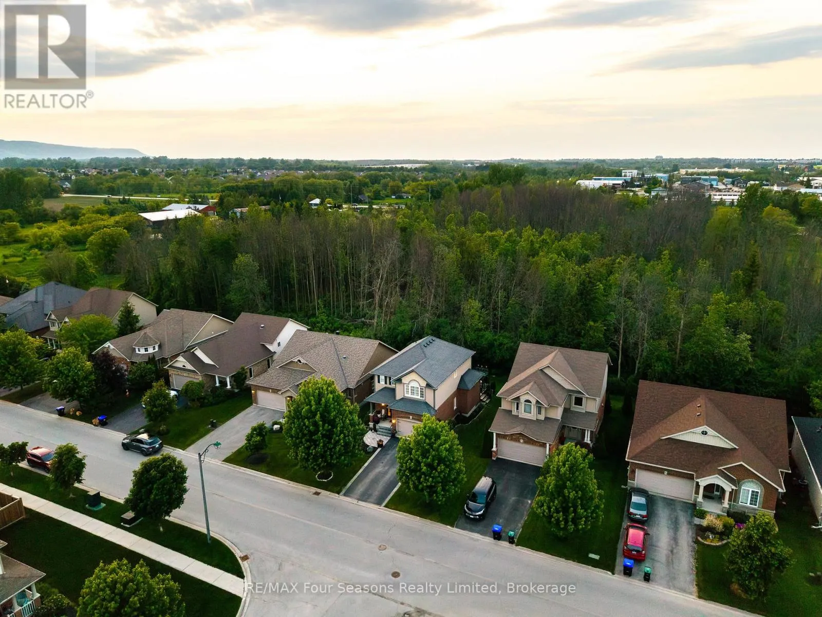 37 CHAMBERLAIN CRESCENT