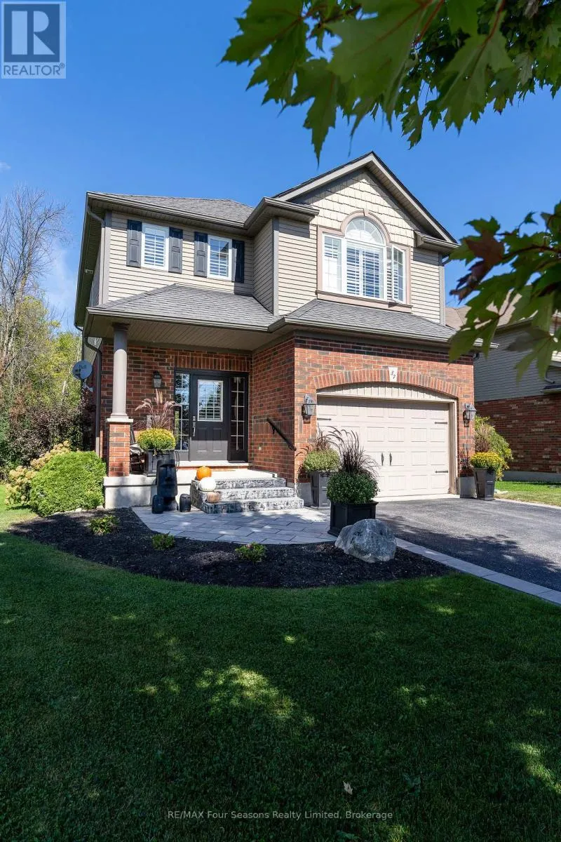 37 CHAMBERLAIN CRESCENT