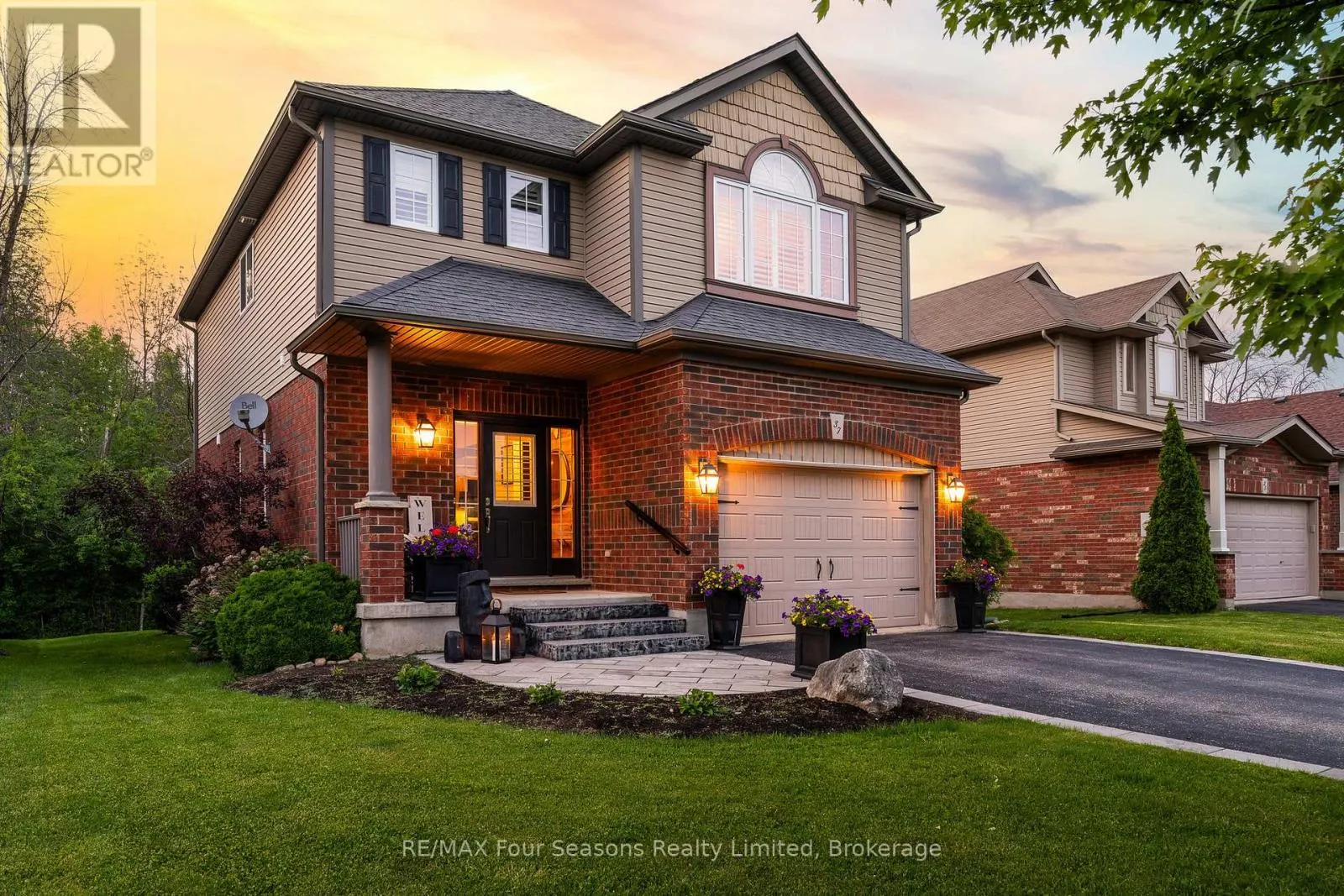 37 CHAMBERLAIN CRESCENT