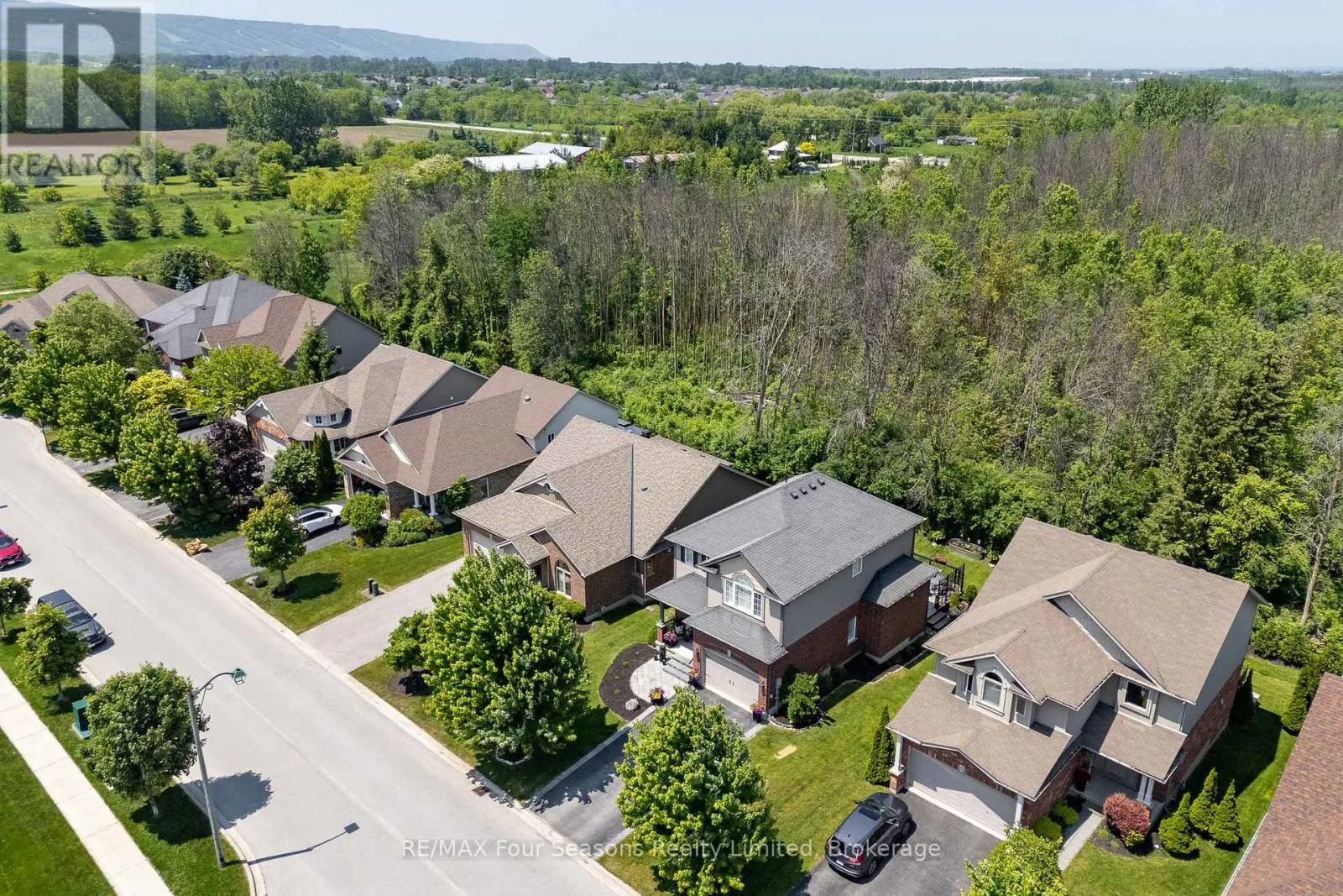 37 CHAMBERLAIN CRESCENT