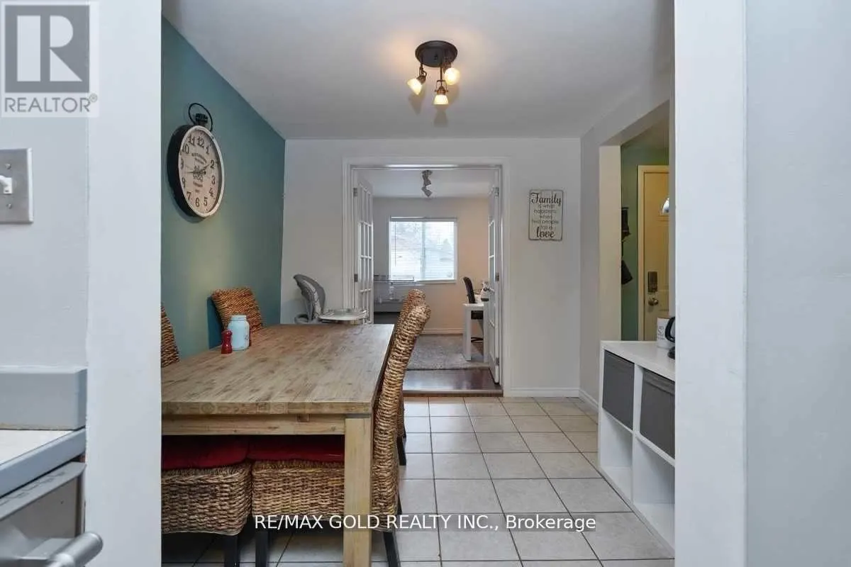 89 SIMCOE STREET