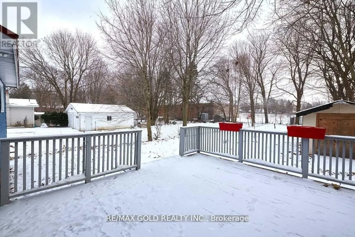 89 SIMCOE STREET