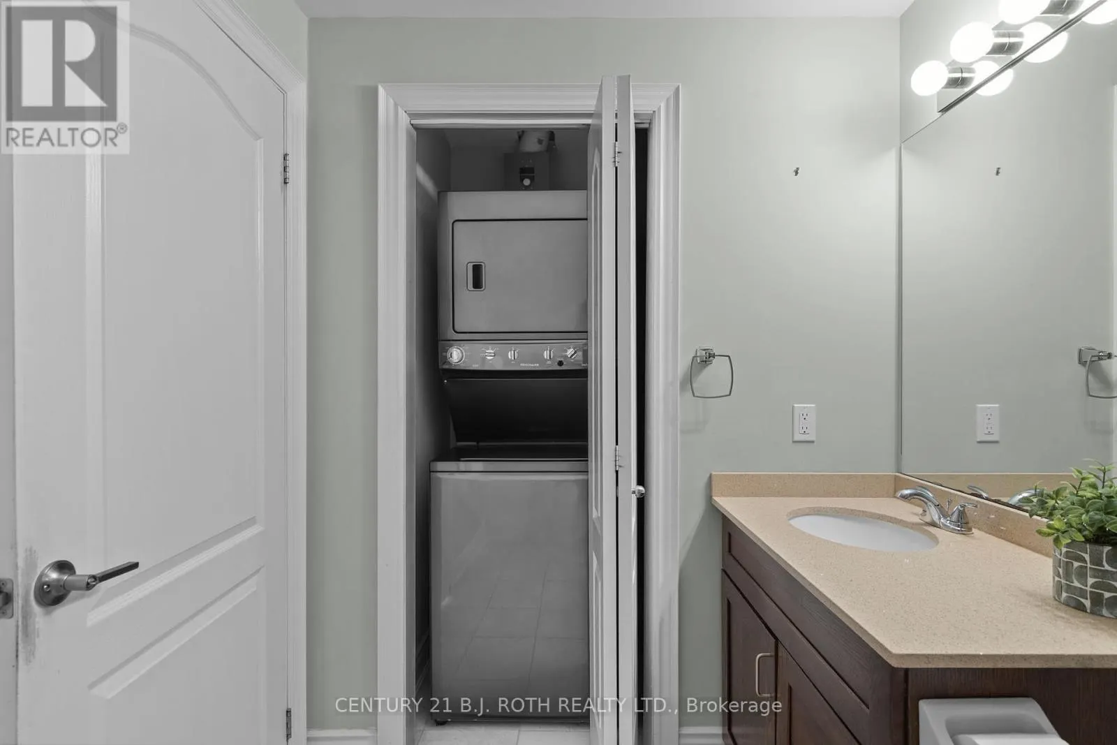 218 - 720 YONGE STREET