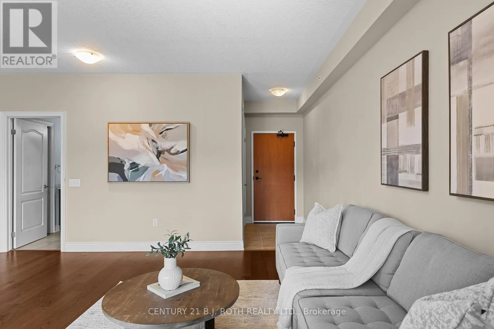 218 - 720 YONGE STREET