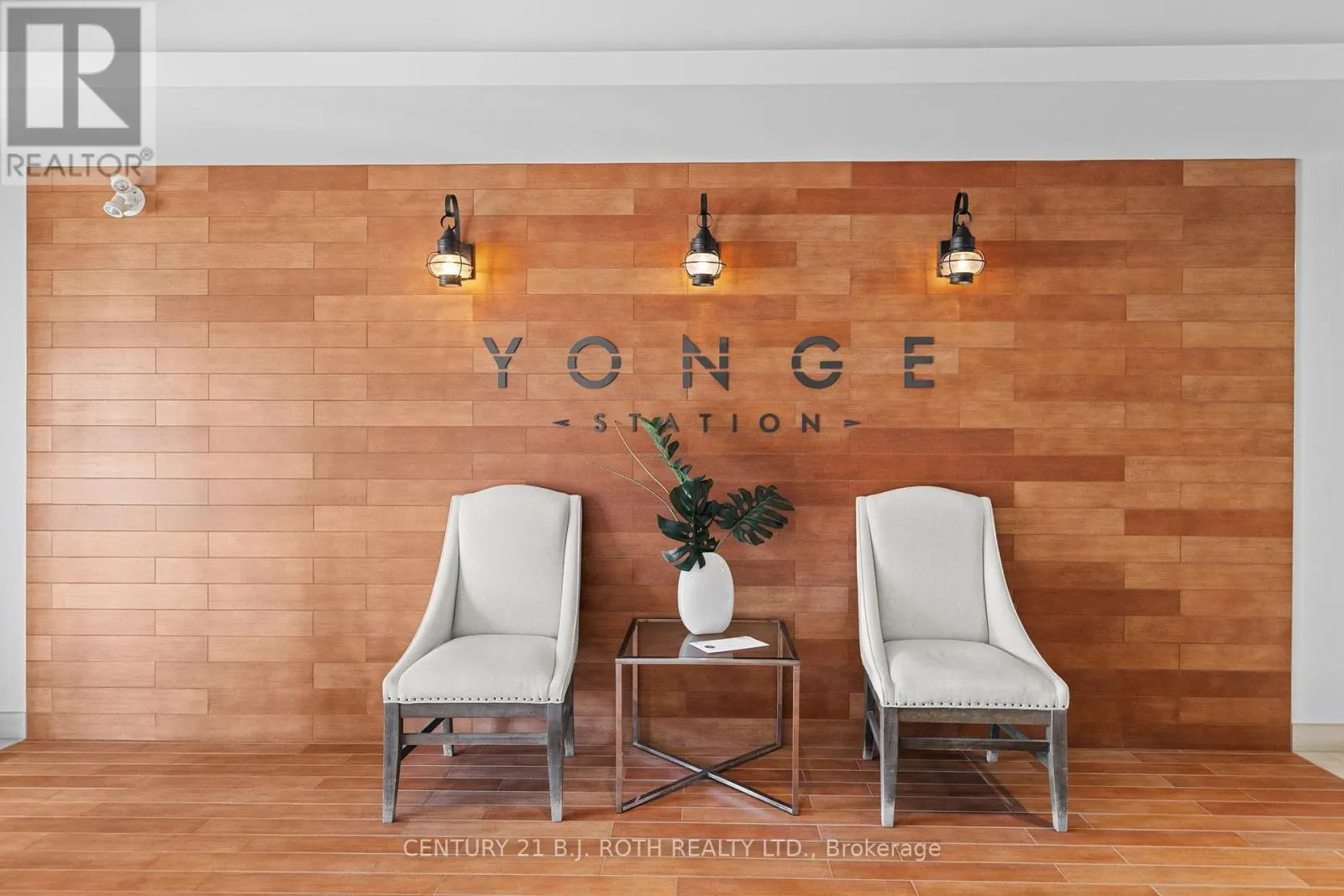 218 - 720 YONGE STREET