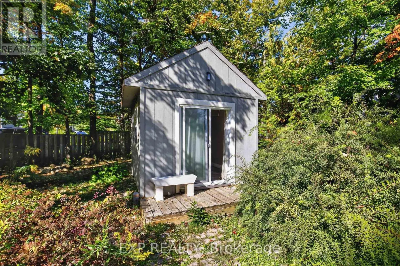 481 LAKESHORE ROAD E