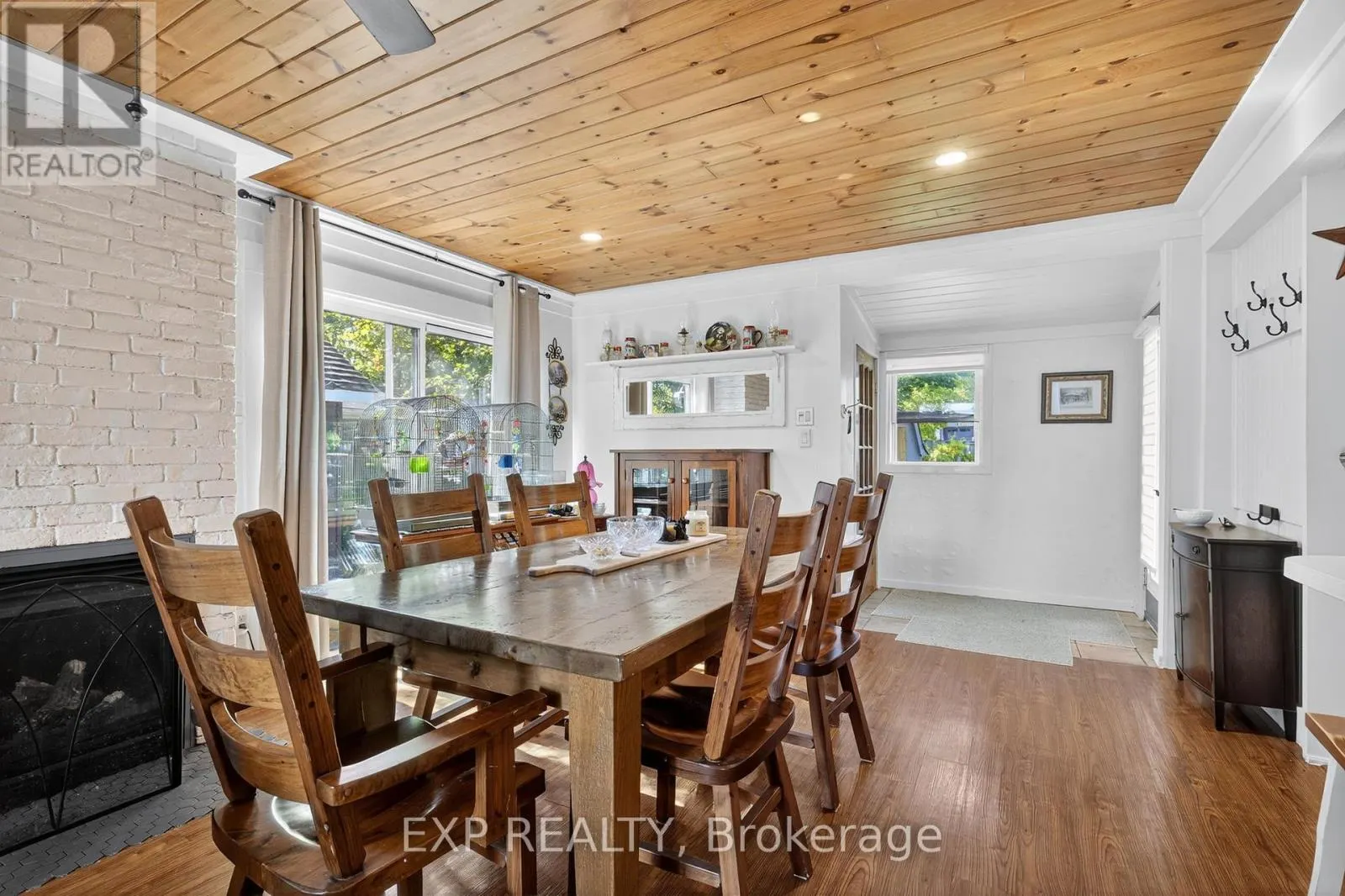 481 LAKESHORE ROAD E
