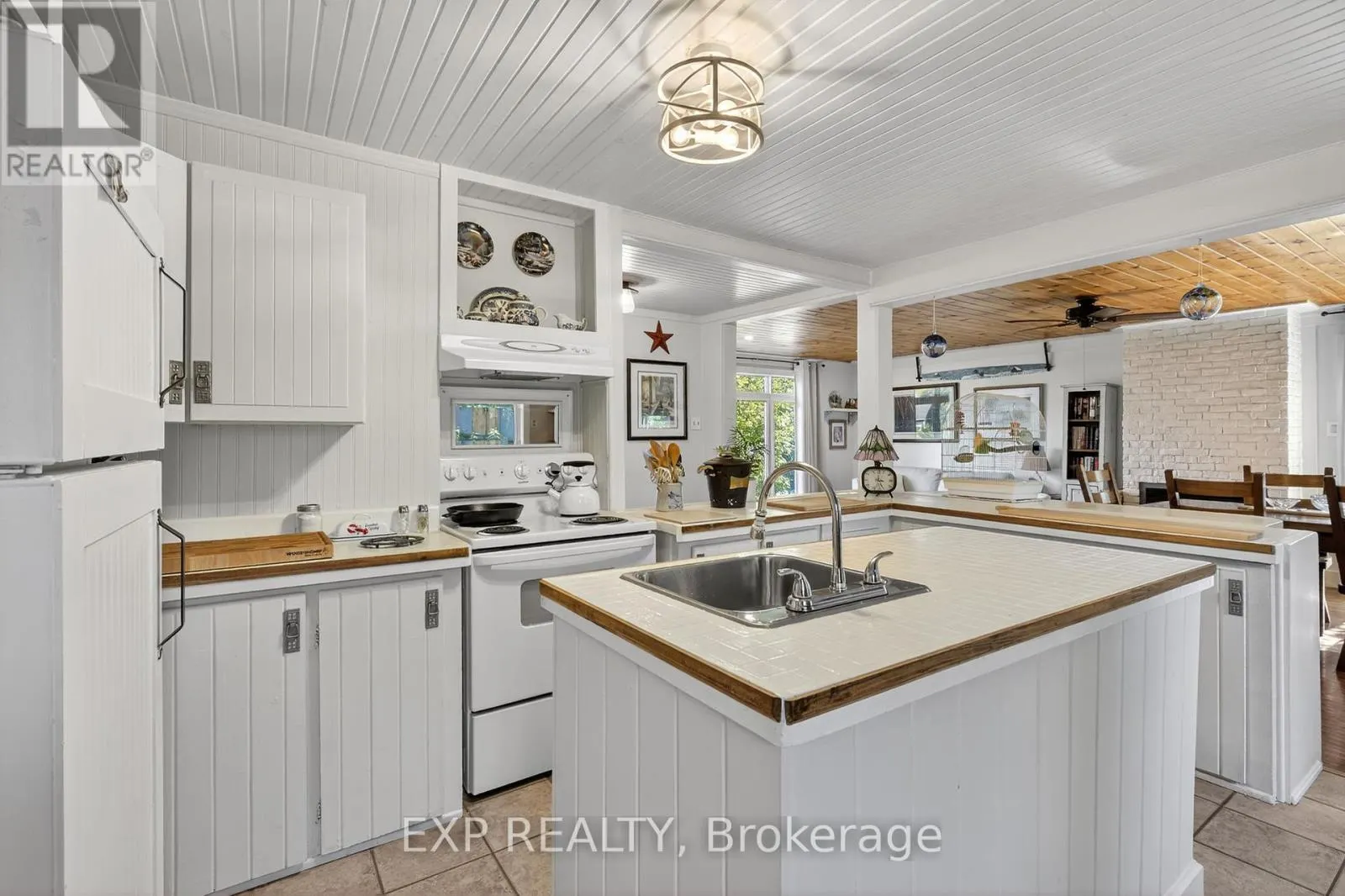 481 LAKESHORE ROAD E