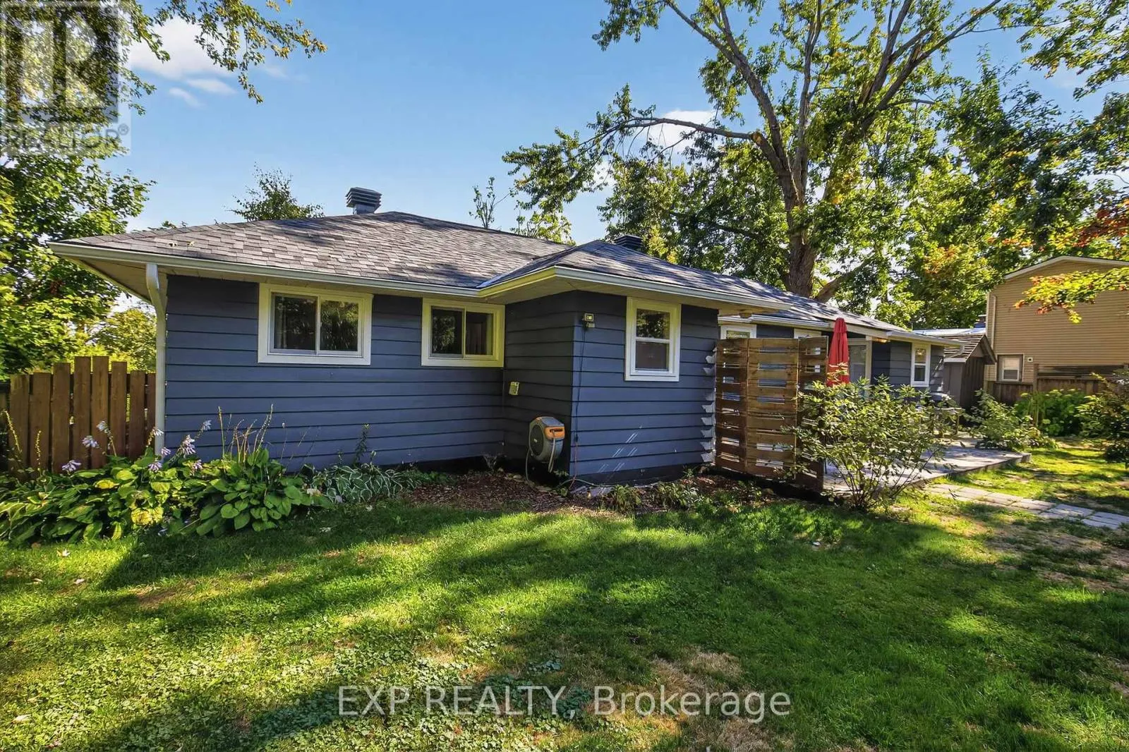 481 LAKESHORE ROAD E