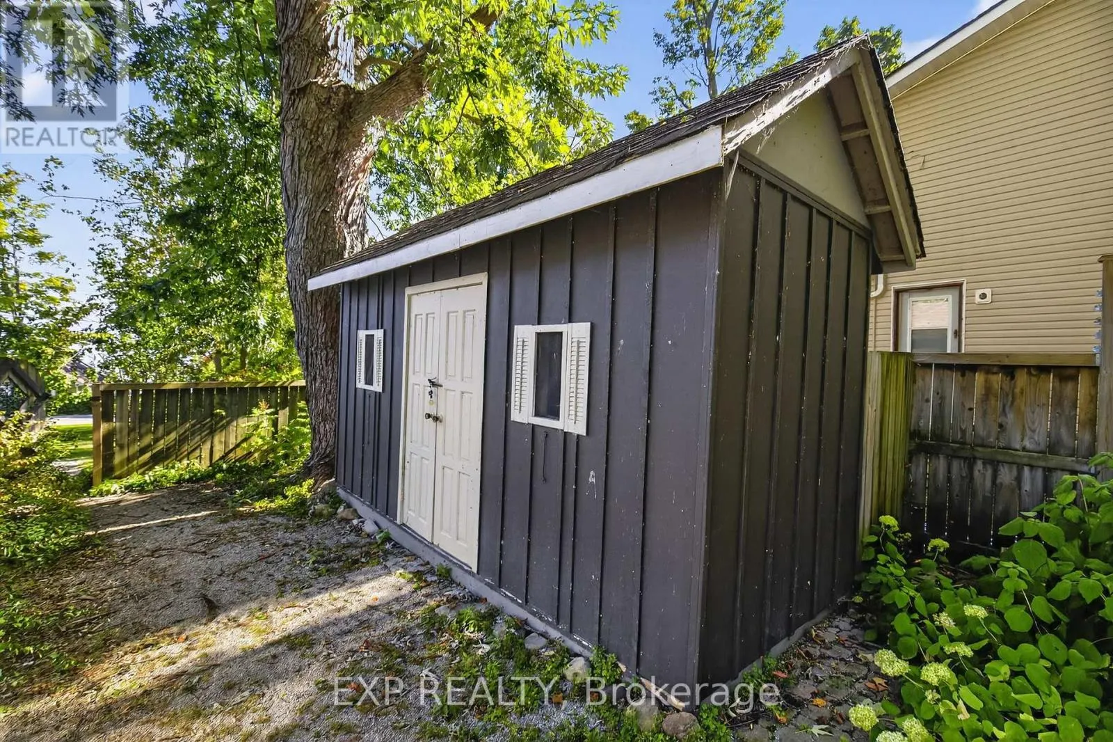 481 LAKESHORE ROAD E