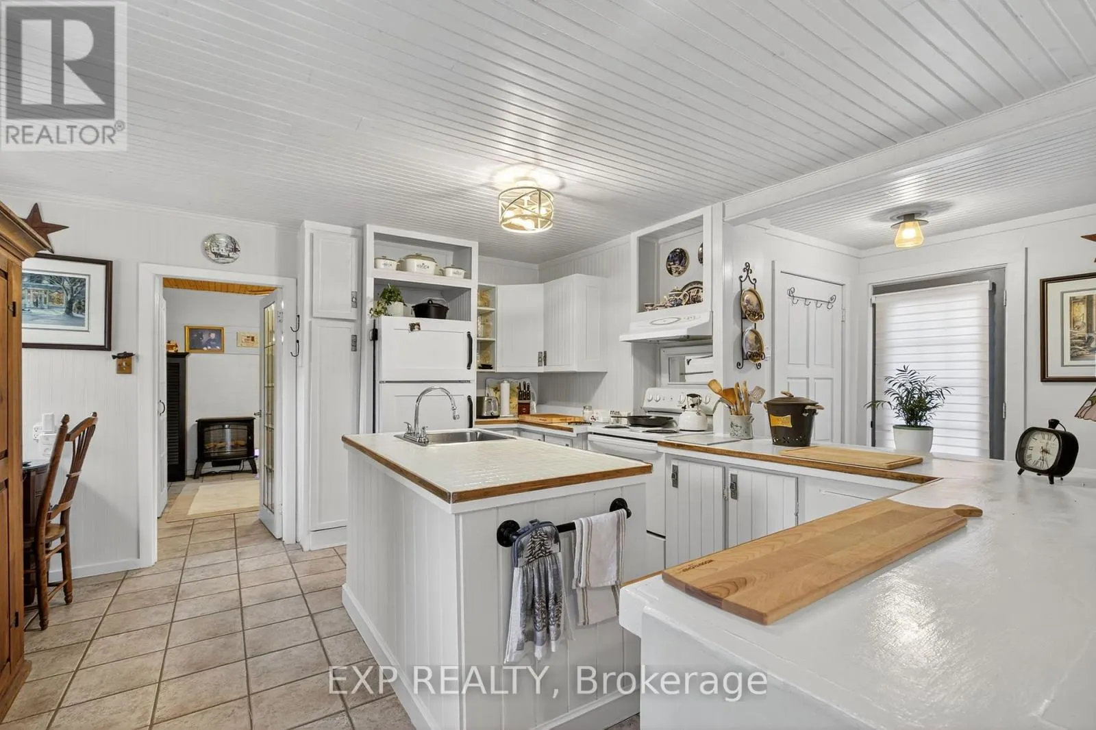481 LAKESHORE ROAD E