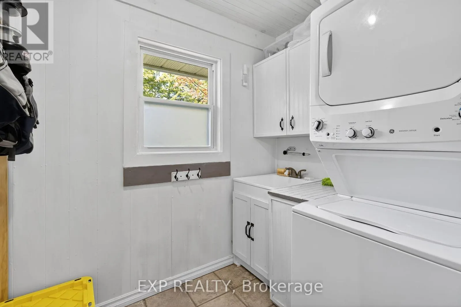 481 LAKESHORE ROAD E