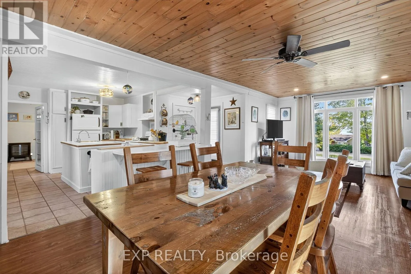 481 LAKESHORE ROAD E