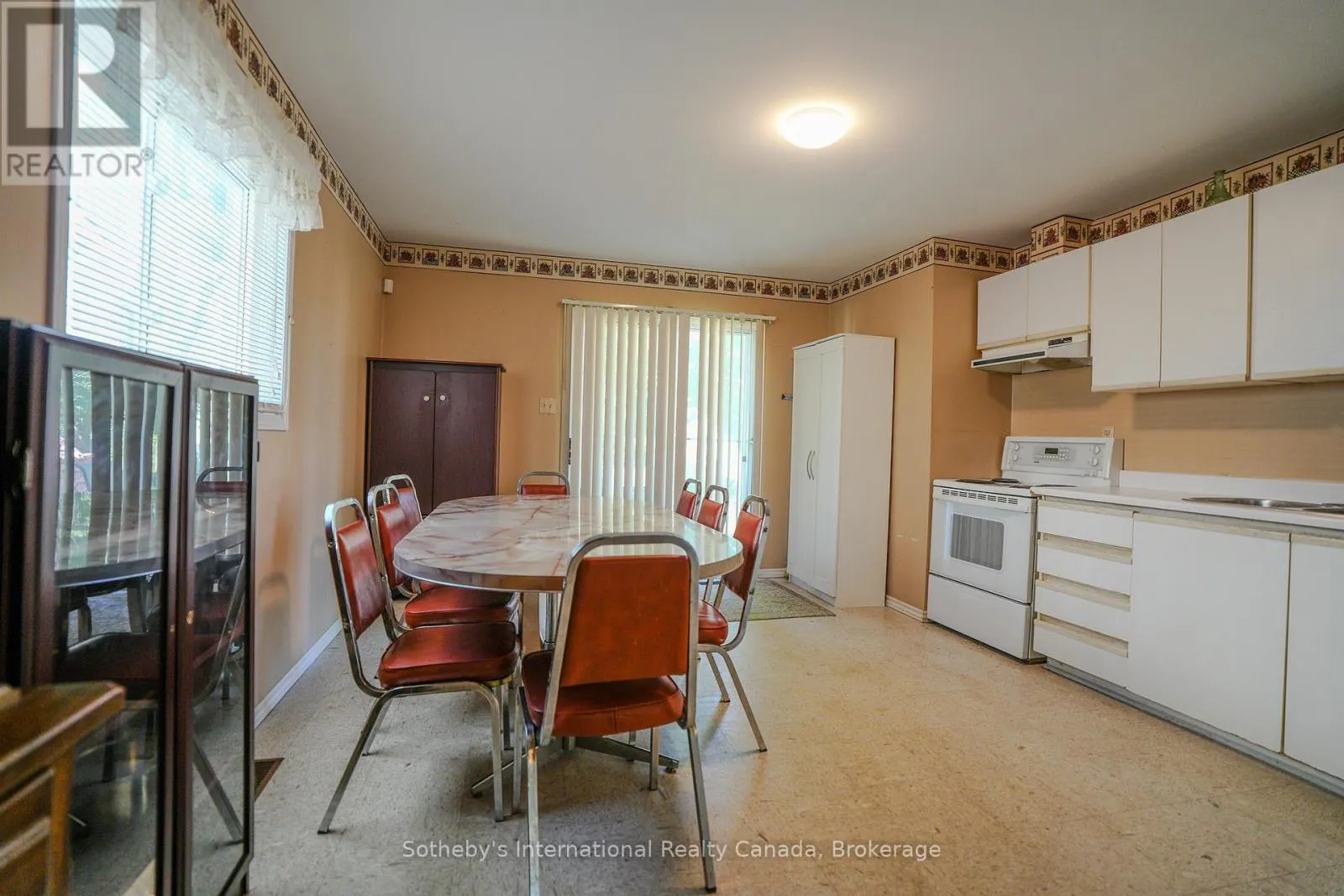19 47TH STREET S