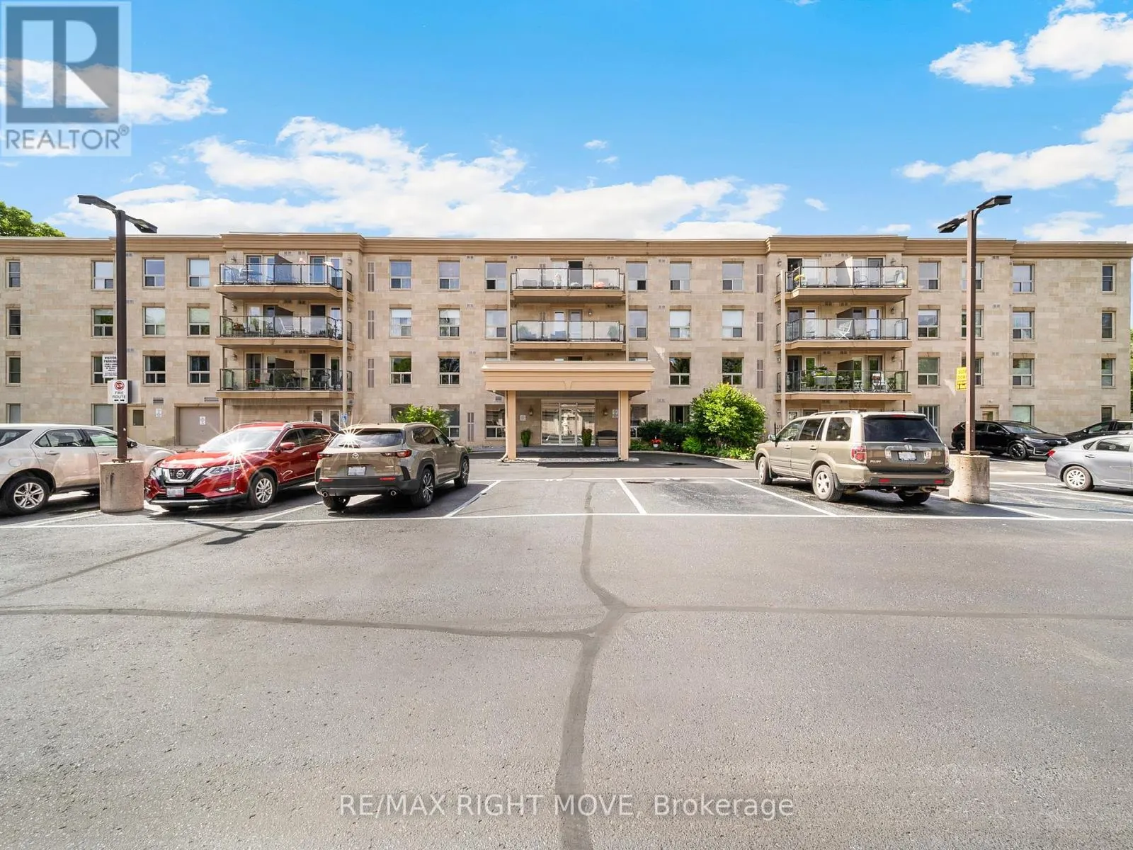 410 - 486 LACLIE STREET