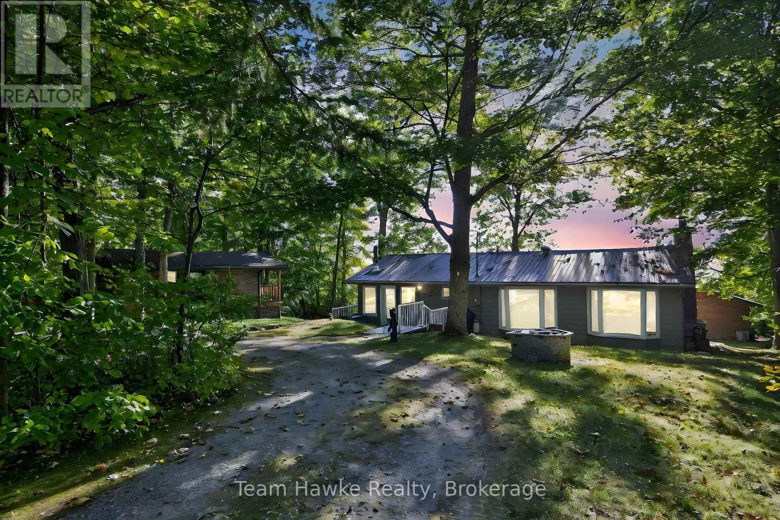 2082 TINY BEACHES ROAD N