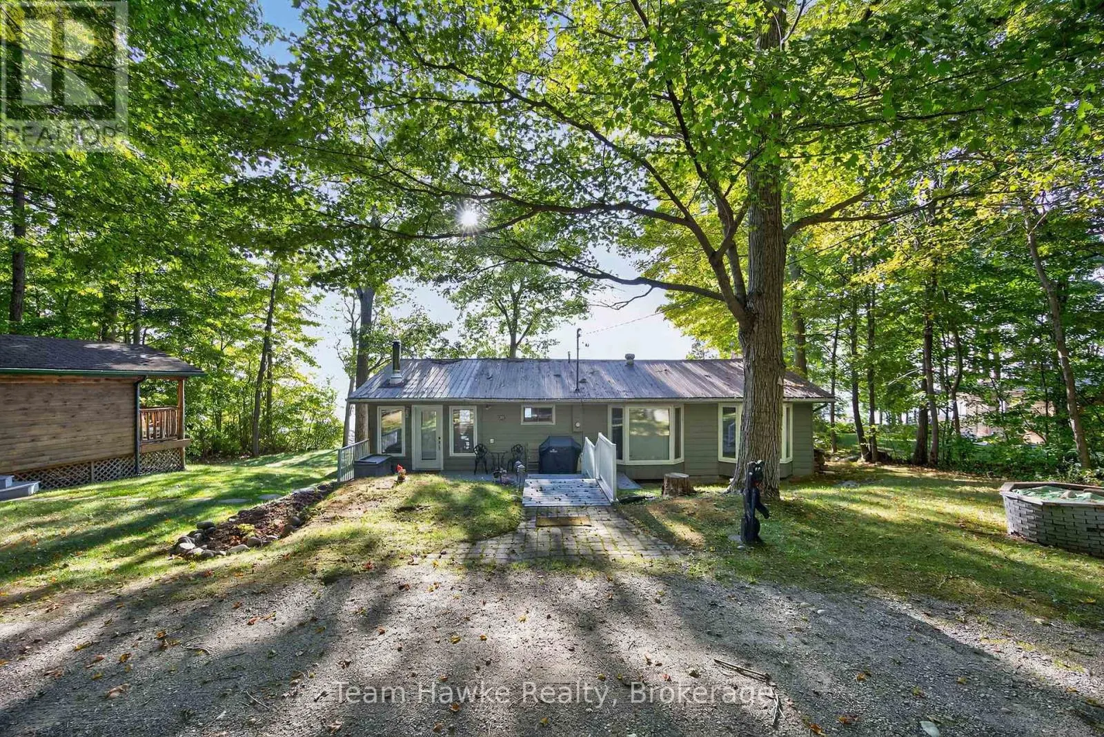2082 TINY BEACHES ROAD N